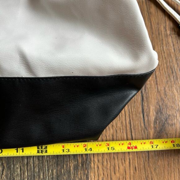 Victoria’s Secret Black & White Drawstring Tote Bag Pink Interior Floral Charm - Picture 10 of 10